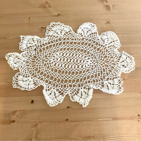 Vintage Oval Lace Crochet Doily Cream
Circular Doilie Cottagecore - Picture 1 of 4